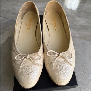 CHANEL Ivory Leather Ballet flats with Bow